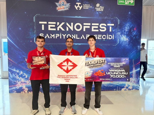 ADANALI LİSELİ GENÇLERDEN TEKNOFEST’TE TÜRKİYE ÜÇÜNCÜLÜĞÜ!